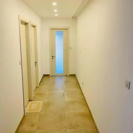 Apartment Spacious And Beautiful Flat In