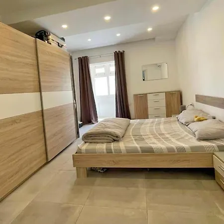 Spacious&beautiful Flat In Apartamento